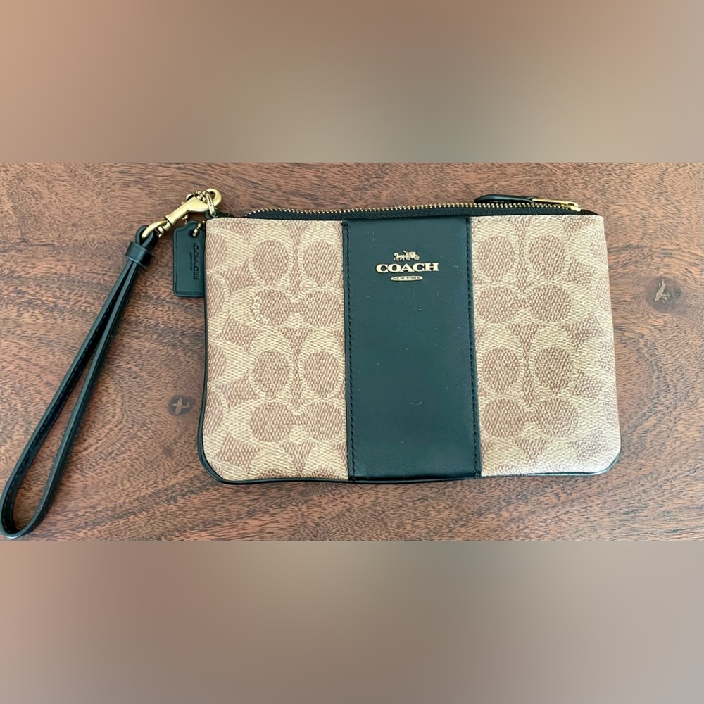 Coach Wristlet Wallet Signature 
Canvas w/ Zipper and Inside Pockets